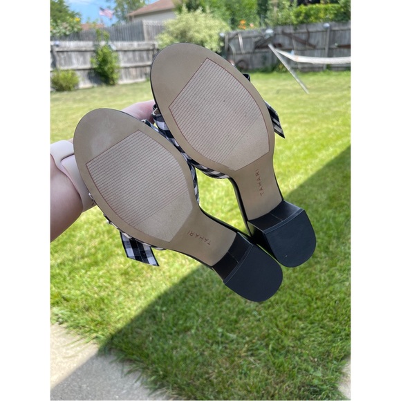 Tahari Danbury sandal/mules - Picture 4 of 4